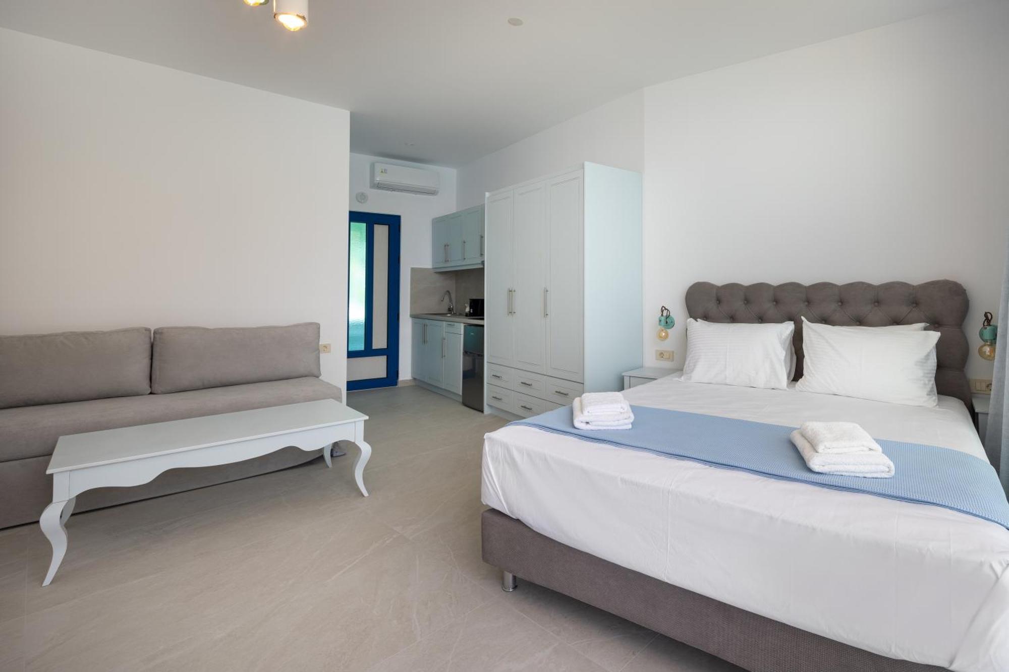 Molos Apartments Loutro Pokoj fotografie